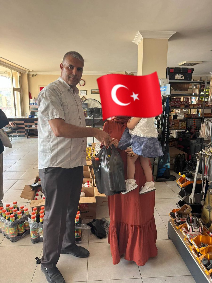 huseyin0147's tweet photo. Adana İyilik Hareketi olarak Yetim ve İhtiyaç Sahibi Ailelere Hayırseverimizin vermiş olduğu Erzak, Temizlik Ürünleri, Ayakkabı, Terlik, Yağ, Tederjan, Soğuk Çay ve Soğuk Kahveleri dağıttık. 
Emeği, katkısı olan herkesten Allah razı olsun. Allah kabul etsin.

@Mardad_01 
@ADANAMARDAD