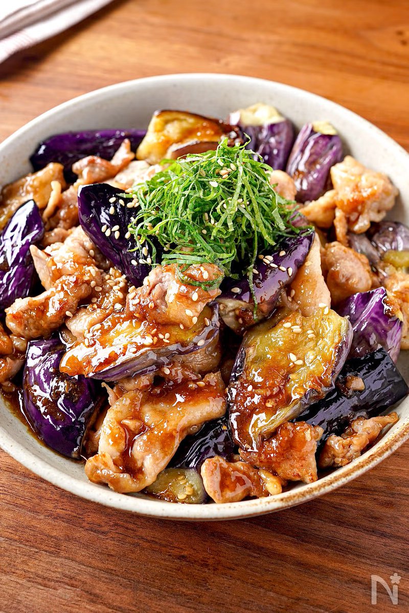 NadiaRecipe's tweet photo. /／
Nadia7月の大人気レシピ！👑
\＼

【豚肉と茄子の甘辛しょうが醤油炒め】わが家の定番！

トロッとジューシーな茄子と豚肉の相性がバツグン！🍆
甘辛いタレがじゅわっと染み込んでご飯が進みます…💕

ぜひ試してほしい一品です！ https://t.co/S5m5cEf4uQ