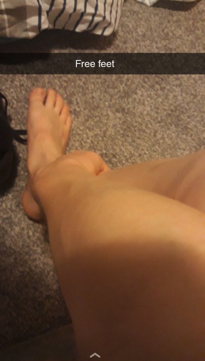 ElliotHugget's tweet photo. Wyd if your mate sends you these? 🦶👑

#alphmale #footfetish #feet #footworship #barefoot #holidayfeet https://t.co/S9Ah41HQ6O