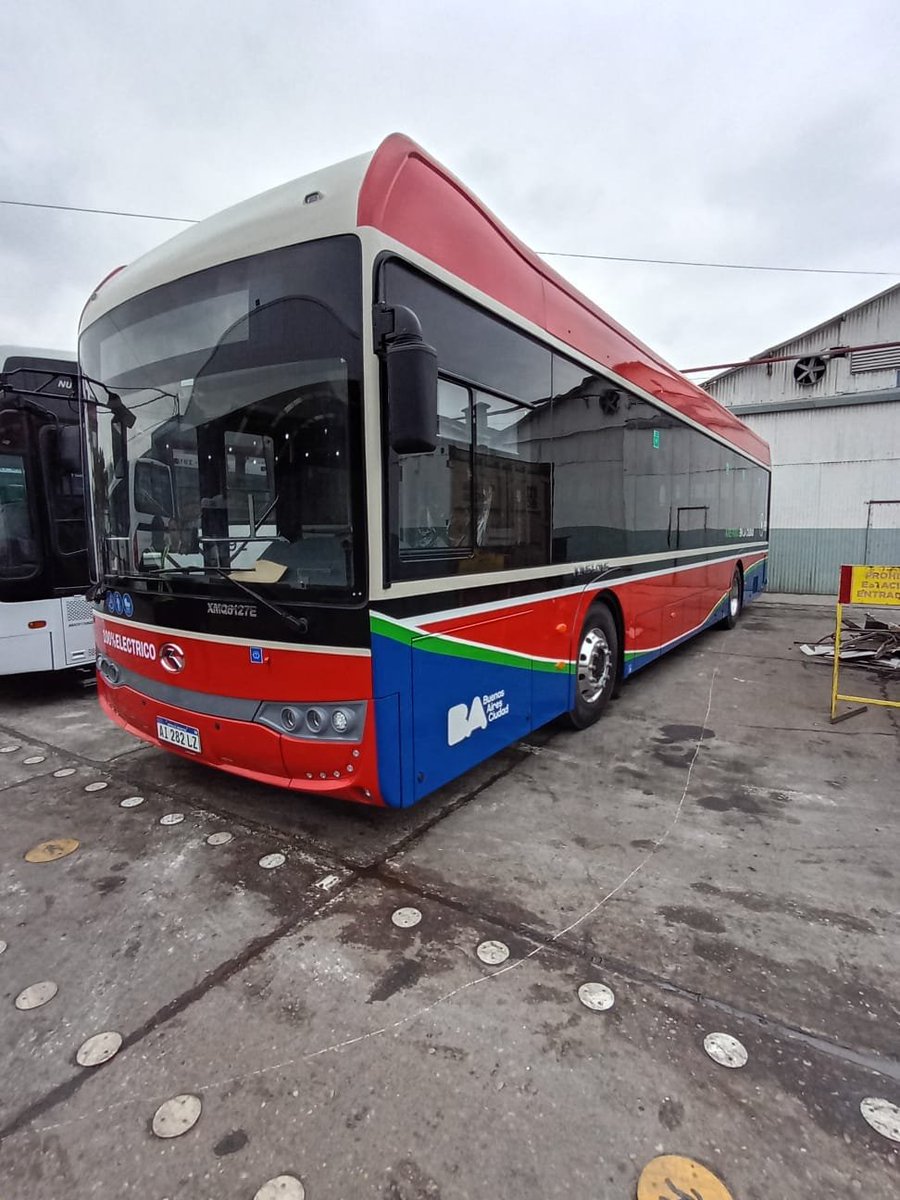 Noticiabondi's tweet photo. EL PRIMER #KINGLONG ELÉCTRICO EN LA #LINEA109 DE LA #METROPOL 🌹🫢
Los Créditos al autor a la mafia bondlera https://t.co/YktX01GQDn