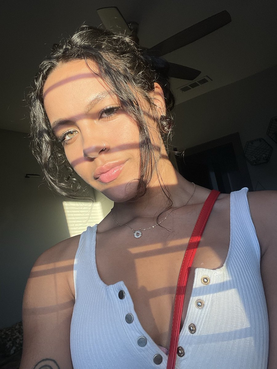 devine_entity_'s tweet photo. Been a minute 🌬️💨💋 https://t.co/zTy5Nh7JYl