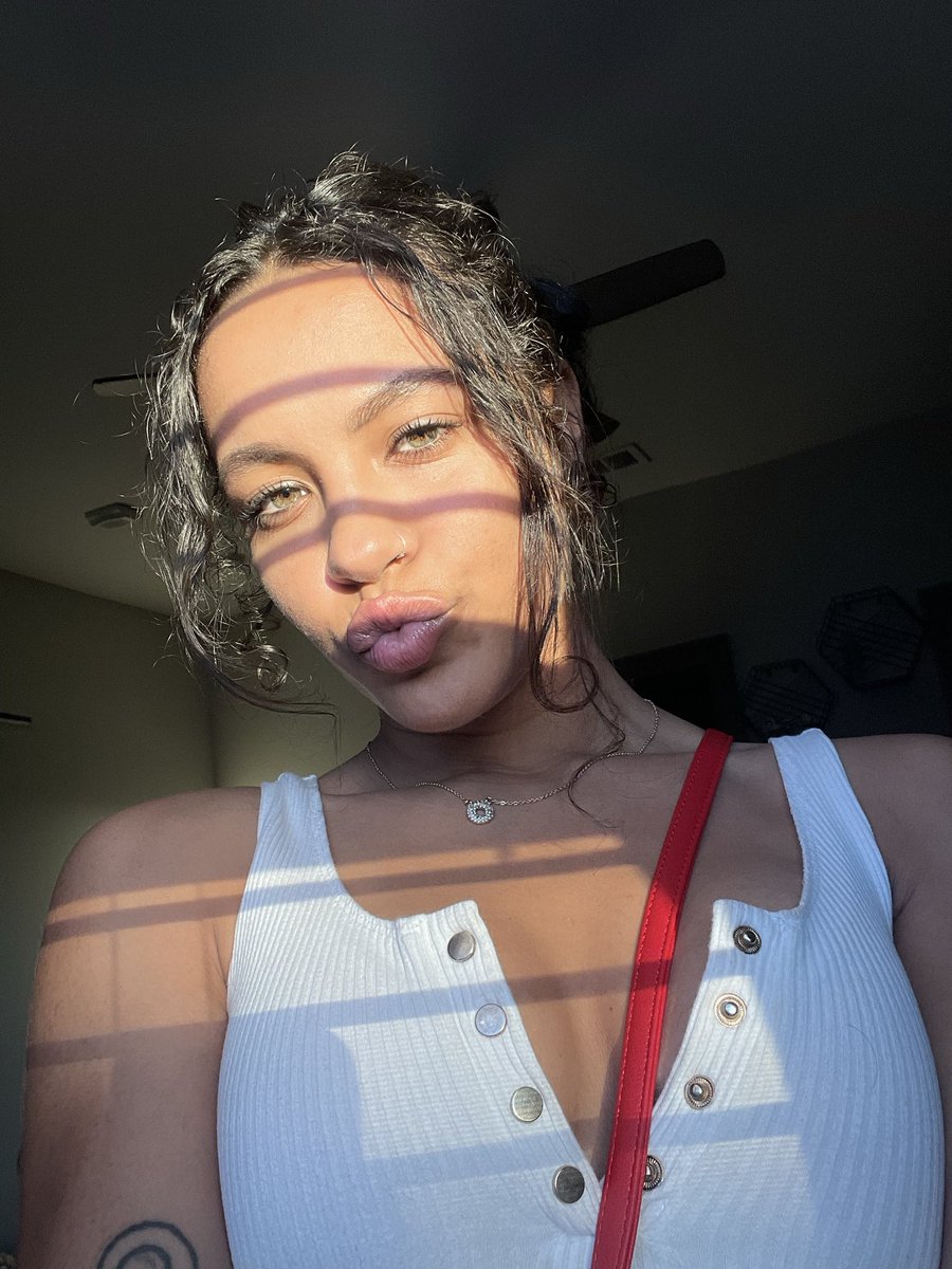 devine_entity_'s tweet photo. Been a minute 🌬️💨💋 https://t.co/zTy5Nh7JYl