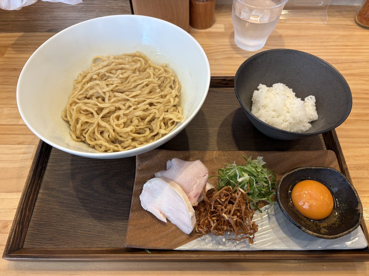 _toki_YP's tweet photo. 弘前市 中華そば いち松
限定 地鶏あぶらそば醤油

美味い
しょっぱいと感じる人もいるかも

卵黄はオプションのご飯を最後に食べるときまでとっておくと、世界最強の卵かけご飯になる

麺用の具材とご飯用の具材で分割リーサルすると大体勝てそう https://t.co/QcXGMHcn3S
