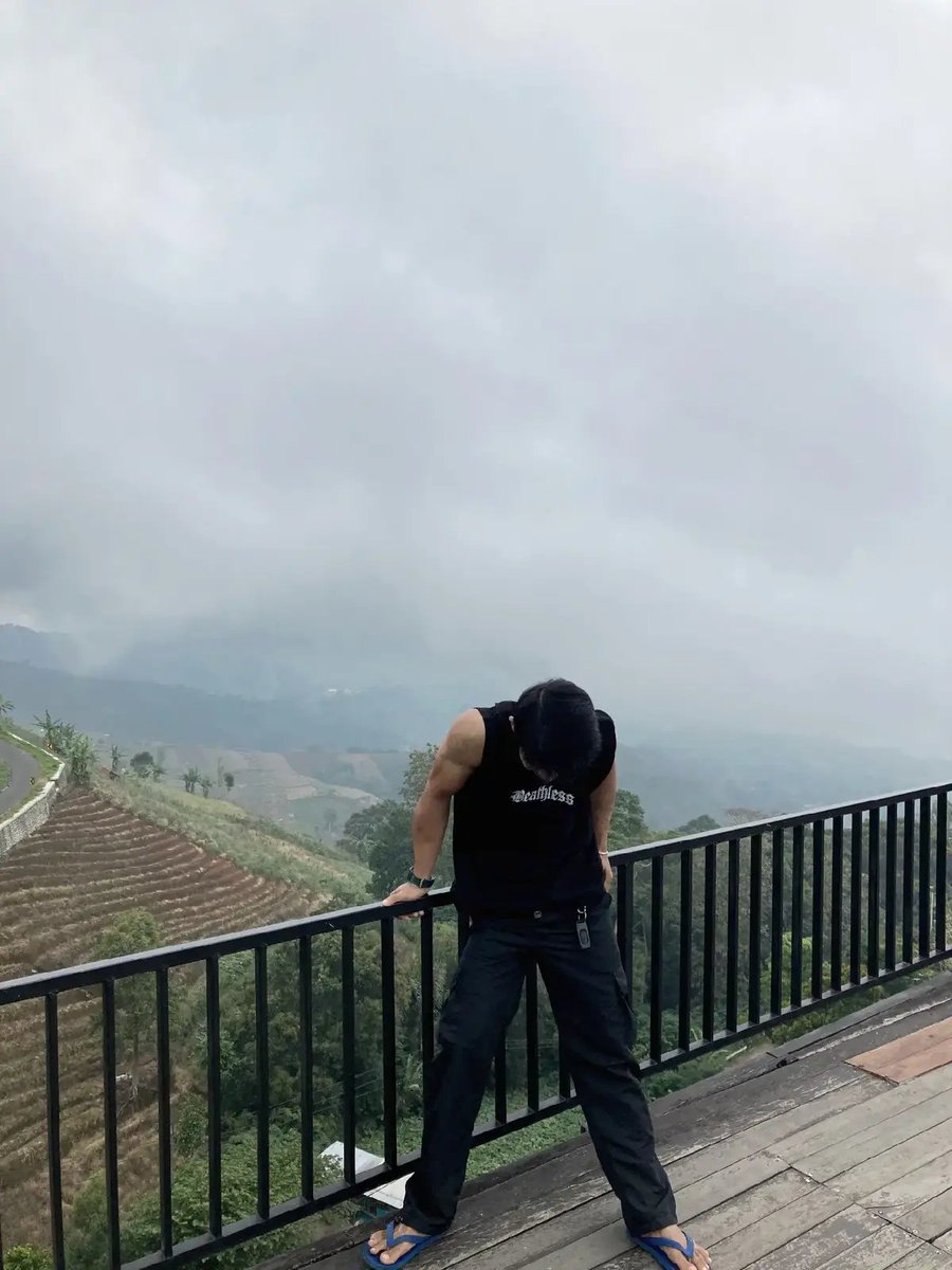 gboymamen's tweet photo. Dingin di gunung buka baju #cowo #gunung #sixpack #gym https://t.co/nVwbqenL0p
