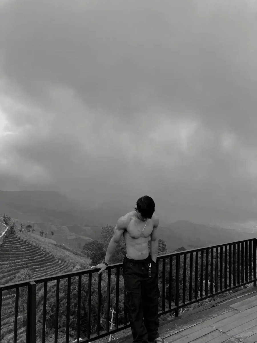 gboymamen's tweet photo. Dingin di gunung buka baju #cowo #gunung #sixpack #gym https://t.co/nVwbqenL0p