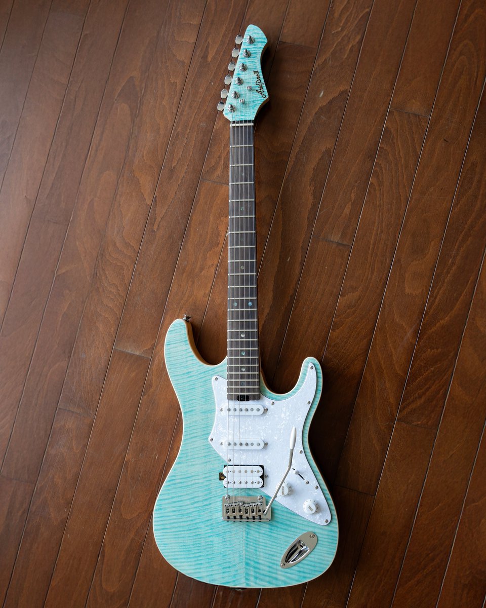 ARIA_GUITAR's tweet photo. 714-AE200
Opal Green
フレイムメイプルに鮮やかなカラーを採用
S-S-H配列にコイルタップを搭載
AE ロゴ刺繍入り ABC-300 BK ギグバッグが付属します
#ARIAPROII #アリアプロ2 #荒井貿易
https://t.co/QU6e7iJDGt https://t.co/aYXr0EqbsL