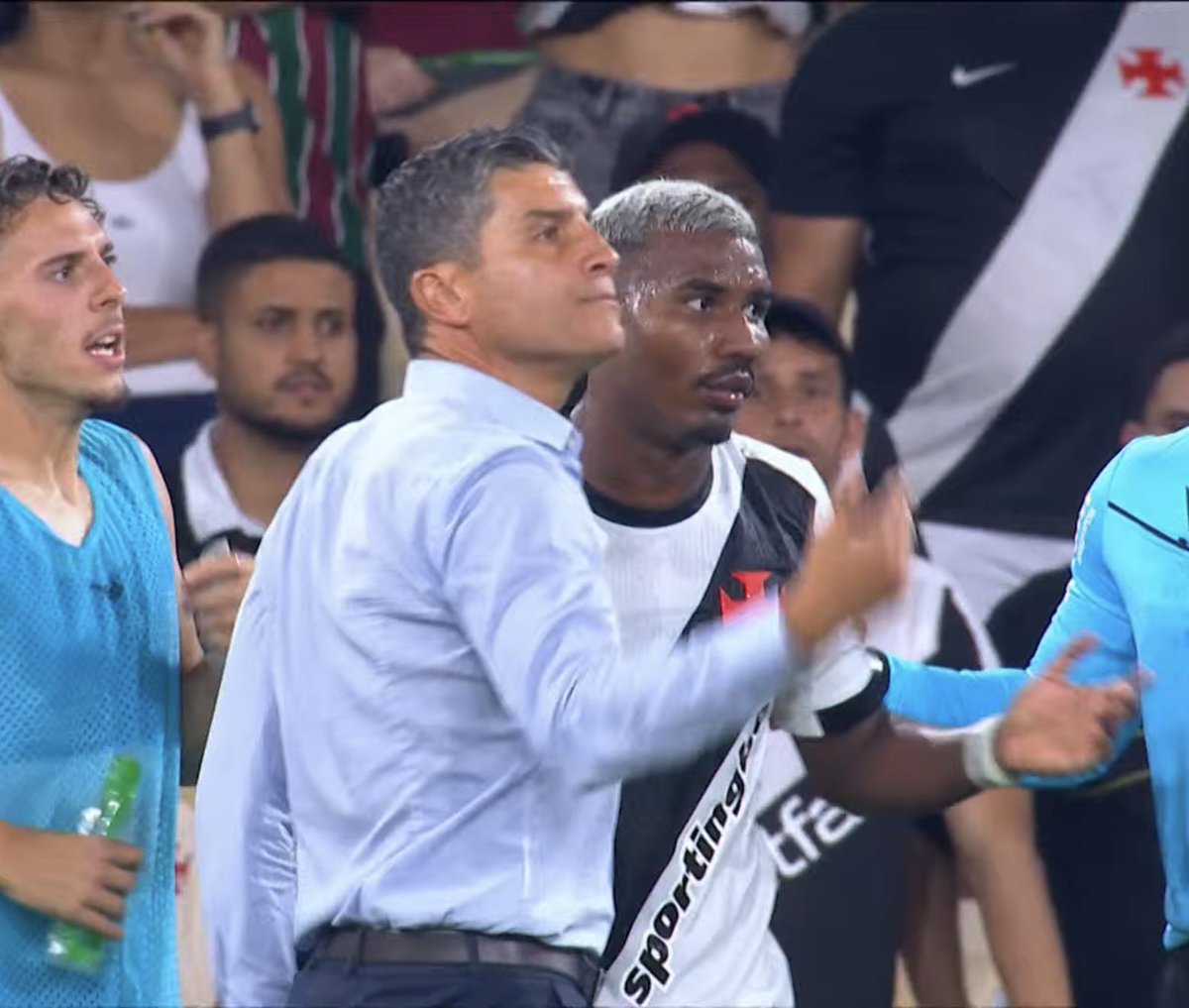 oficialsincerao's tweet photo. Essa classificação está toda na conta do técnico Pedro Emanuel.

Fazia muito tempo que o Vasco não tinha uma atuação dessas e com tanto ímpeto assim. https://t.co/LDqDFur9Zi