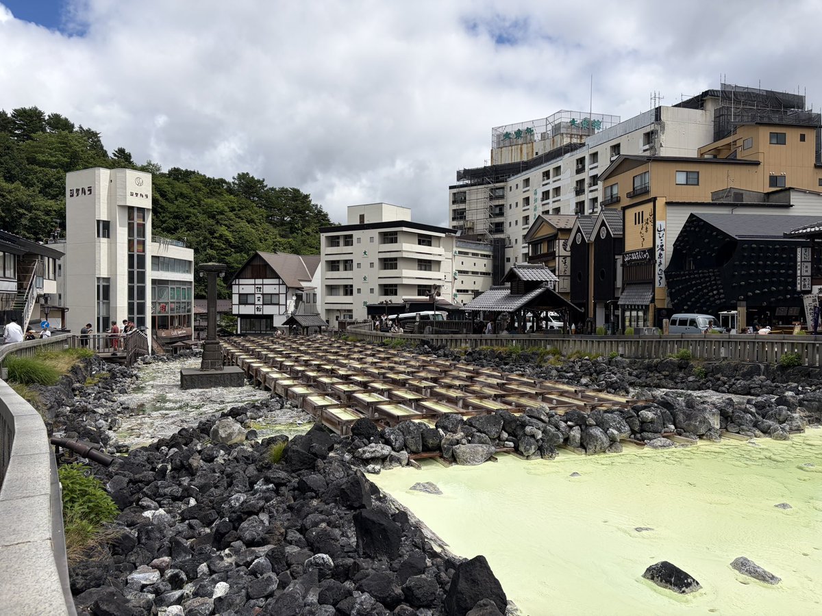 ular6666's tweet photo. 草津温泉
足湯が思ったより熱くダメージを受けた https://t.co/brFPCkY6K2