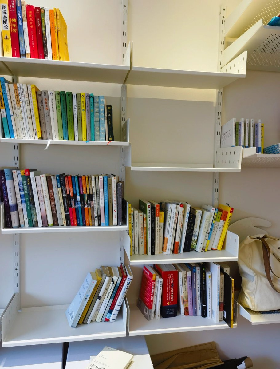 iamsamulpe4's tweet photo. Clearing out old stuff Keep what sparks joy, donate the rest. Small decluttering win = bigger space for new memories https://t.co/B9Jw0cYUxv
