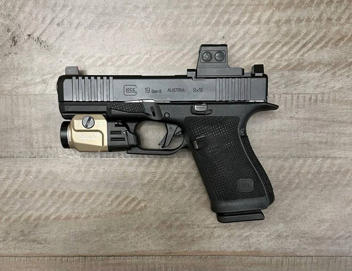 DevballisticHQ's tweet photo. Glock 19 gen 6 $500 
Dm in interested https://t.co/vk6gnr6jaS