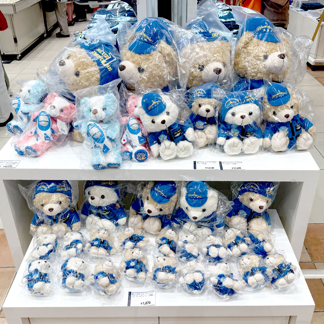 Blueimpulseshop's tweet photo. ✈️ポップアップストア、
本日スタート！🎉

📅8月6日（木）〜8月12日（水）
📍京王百貨店 聖蹟桜ヶ丘店
🎪2階 催事場
https://t.co/Jl9euDMPIH

ご当地ベアやお菓子、
ホビーアイテムなど、
人気のブルーインパルスグッズが大集合💙

ぜひ遊びに来てください😊

#ブルーインパルスの店
#ブルーインパルス
#京王百貨店聖蹟桜ヶ丘店
#ポップアップストア