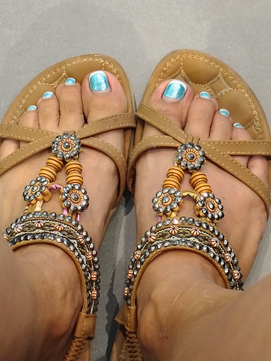 sophier0ils's tweet photo. Selling feet pics https://t.co/e1RFlwo4kb