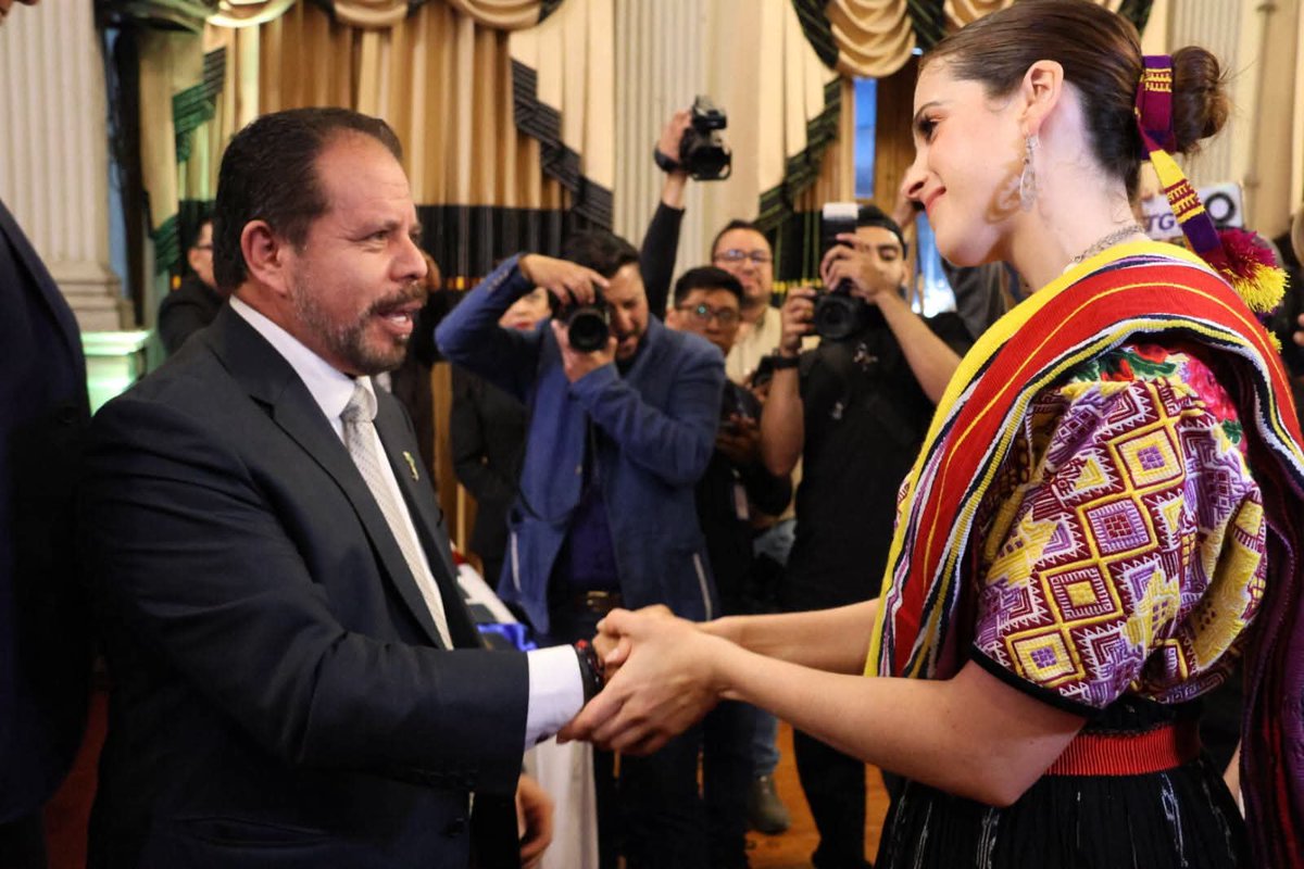 MissMexicoou's tweet photo. Fátima Bosch #MissUniverso ya se encuentra en #Guatemala, donde recibió un cálido e inolvidable recibimiento por parte de miles de personas que salieron a las calles para darle la bienvenida. La tabasqueña se mostró feliz y agradecida por el cariño del público. 🇬🇹💙 @bosch_fatima https://t.co/RwsojF5cH6