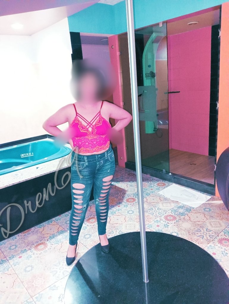 DNerd75653's tweet photo. Mi esposa comentarios para subir una foto con menos ropa. https://t.co/4rI9R4Ioqk
