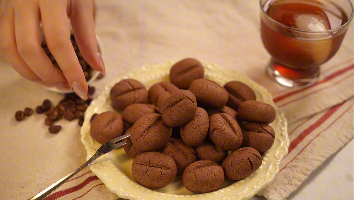 ferraffirmansya's tweet photo. [Today’s win: baked chocolate chip cookies with my two favorite people—no screens, just laughter and melted sugar. ]， https://t.co/eTCFPENCVP