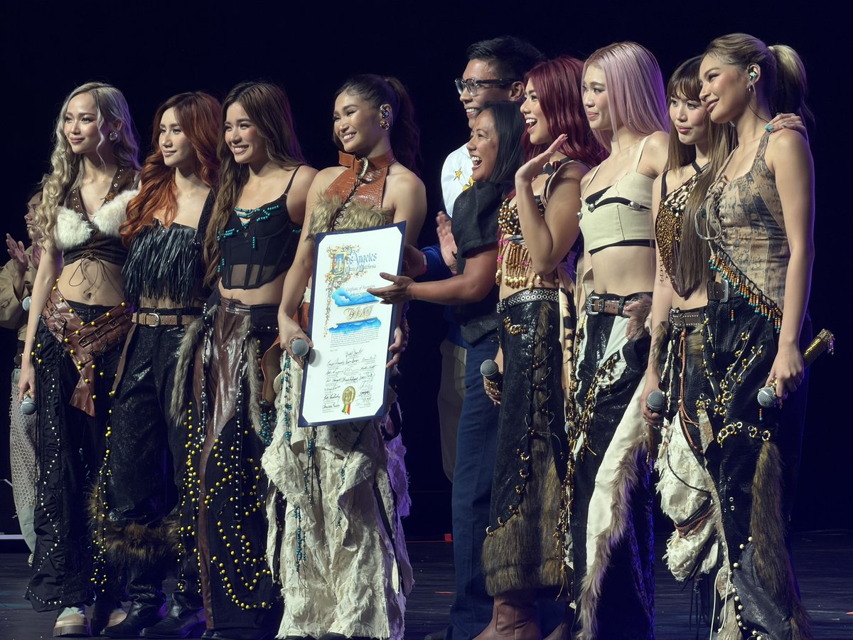 TouringAsiaPop's tweet photo. We have witnessed history. An emotional history. The Nation’a Girl Group had been awarded by the City of Los Angeles the Certificate of Recognition for their leadership in music and expansion and excellence for Filipinos around the world

Congratulations @BINI_ph!!!

BINI SIGNALS ACROSS LA

#BINI_SIGNALS_LOSANGELES
#BINI_SIGNALS_WORLDTOUR_2026 
#BINI