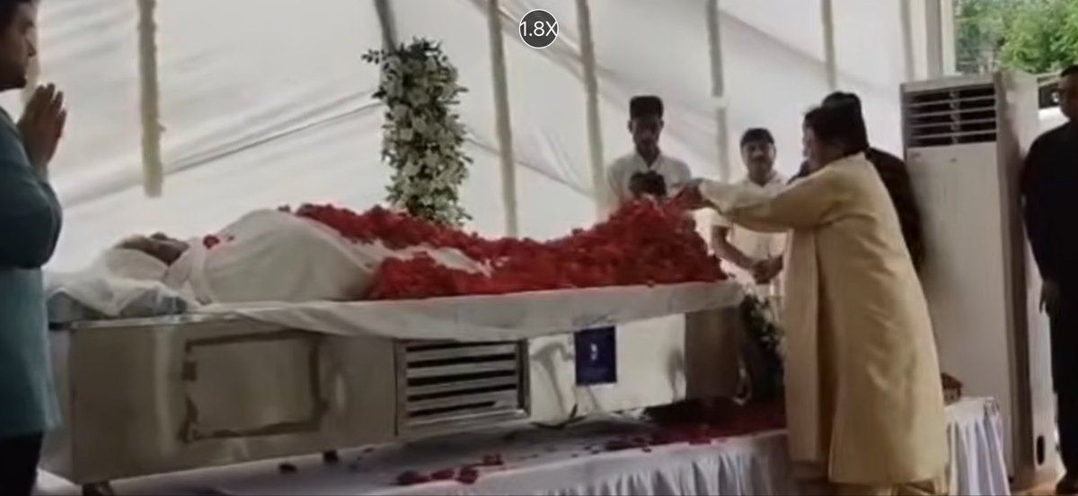 scribe_it's tweet photo. Behenji has seen both K Armstrong (Tamil Nadu) and Uma Shankar Singh (UP) die recently 

Imagine pain of losing two of your strongest supporters —which was like her family—in untimely death https://t.co/YMDiCL4zBz