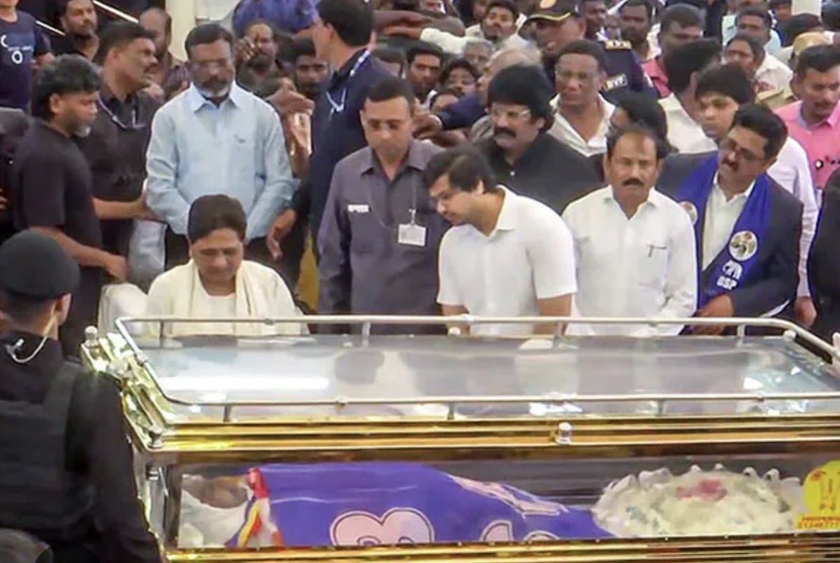 scribe_it's tweet photo. Behenji has seen both K Armstrong (Tamil Nadu) and Uma Shankar Singh (UP) die recently 

Imagine pain of losing two of your strongest supporters —which was like her family—in untimely death https://t.co/YMDiCL4zBz