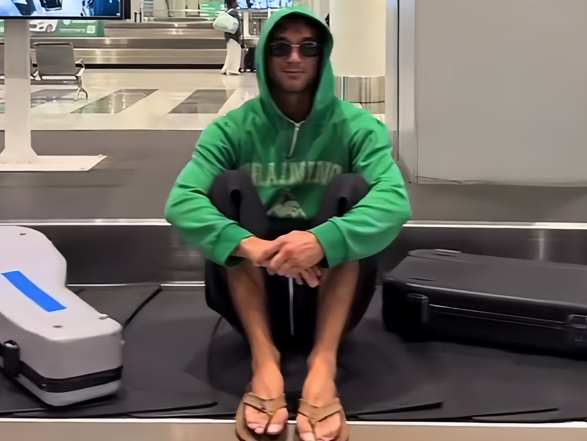 ATLFMB's tweet photo. HOLD UP! @SeaveyDaniel has arrived in the Philippines! Who's gonna see him this sunday??

https://t.co/EU4jOxf1YW https://t.co/aWLw4PGvQ0