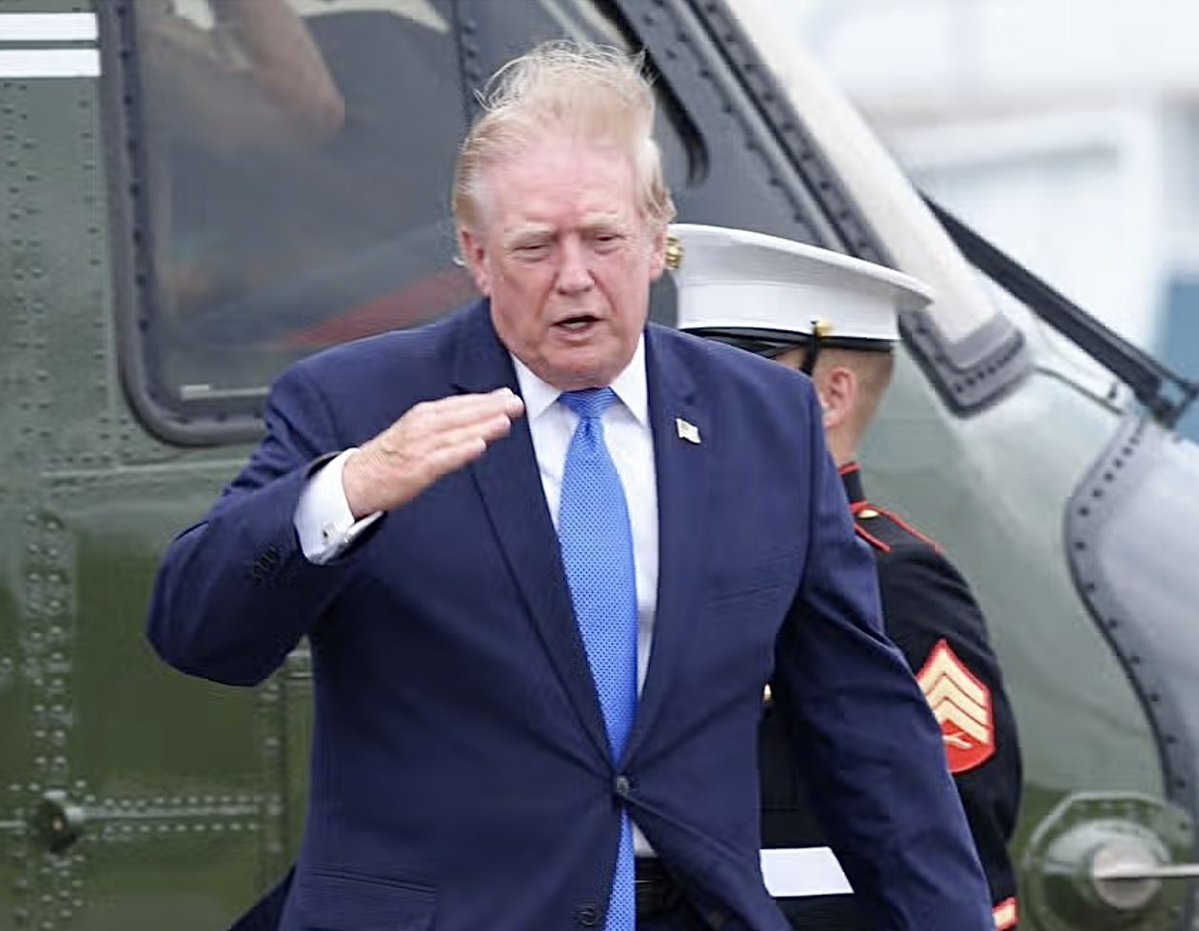 marlene4719's tweet photo. He has to know that we know he’s wearing a wig right? https://t.co/Q6K0BpqgFX