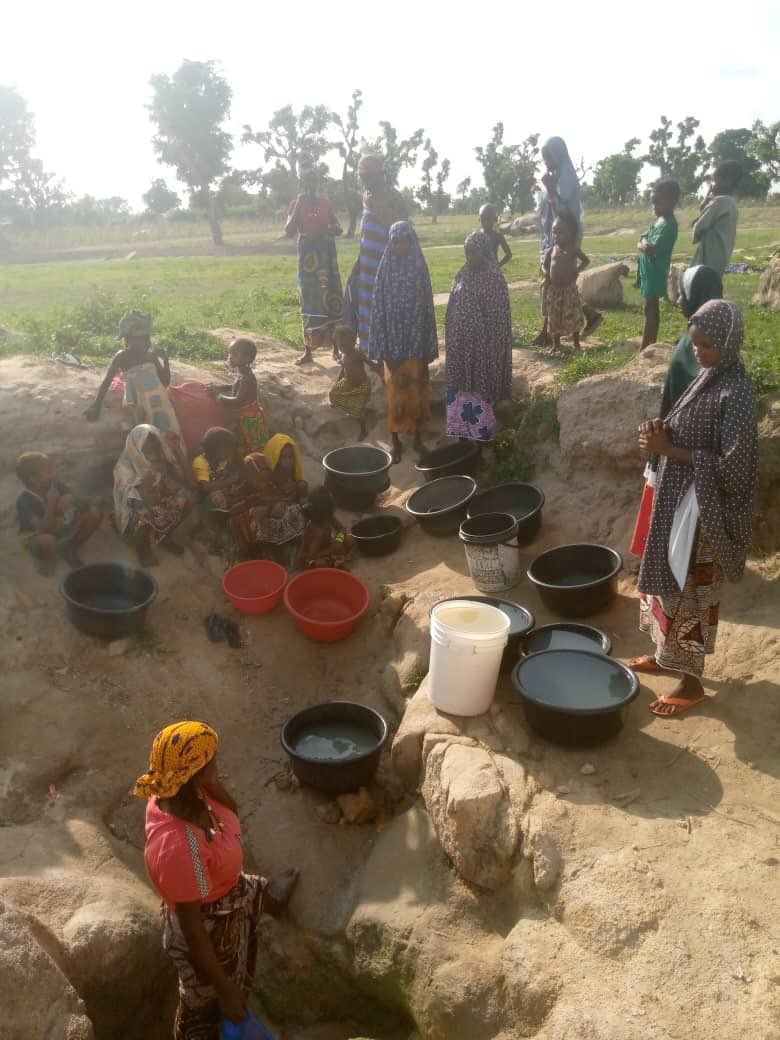 Buildawell_wtnf's tweet photo. Location๐- Gurgdabe Village
LGA - Bosso
State ๐ณ๐ฌ- Niger
Source of water ๐ง - Pond
Project type - Water Well
Tree planting ๐ณ
May Almighty Allah make it a successful project, Ameen. #Buildawell #PlantAtree https://t.co/wabBI3lTMe
