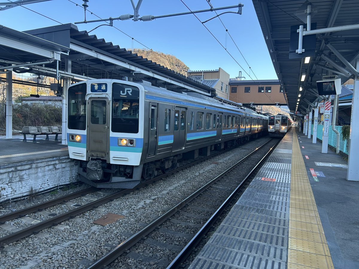 b_shu_zen's tweet photo. ③ヤマU629のように一部転用にも関わらず、選定編成が不規則(組み換えや引用元の1〜3に当てはまらない)な事例

・高崎線211系の房総転用(組み換えも考慮？)
・京葉線205系の武蔵野線転用
・過去の205系転用

これらは、一部が抜かれても最終的に5〜10年後に残存車の置き換えが発生しています。 https://t.co/PpYbqyarZQ