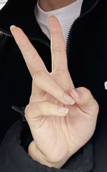 PLOYLEEXTMK's tweet photo. จั๋นจะมีโอกาส วาสนาได้เห็นสิ่งนี้อีกไหมคะ หมวยเล็บเจลของแม่ https://t.co/g5L01ej27G
