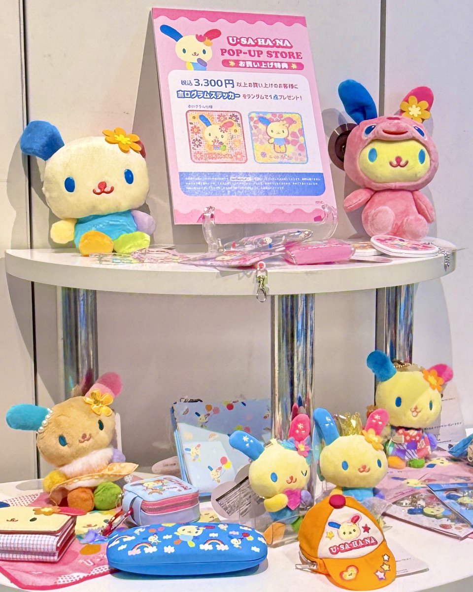 marimocraft_eve's tweet photo. ＼\ 本日オープン /／
🌈U・SA・HA・NA POP-UP STORE🌈 
🌼26/8/6(木)～8/26(水)
🌼10:00～21:00 
🌼#渋谷サクラステージ
　 SHIBUYAサイド3階「キャラコレ」
🌼https://t.co/0iKxVyHs8r

かわいいお店の様子をお届け📸🎵
ウサハナのグッズが盛りだくさん✨
お買い上げ特典もご用意しています🎁

#ウサハナ #サンリオ #渋谷