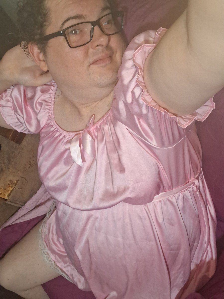 Empty8ottles's tweet photo. @selenam41034653 @Lizzycthulhu666 Just a sissy in pink. https://t.co/P4dkWrz6o1