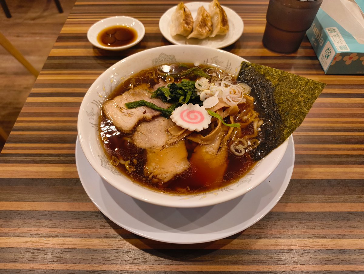 manabuf_tt's tweet photo. 北陸で魚介類を満喫したせいか、新潟来てからラーメンしか食べてない😋 https://t.co/f0IMdYJFyL