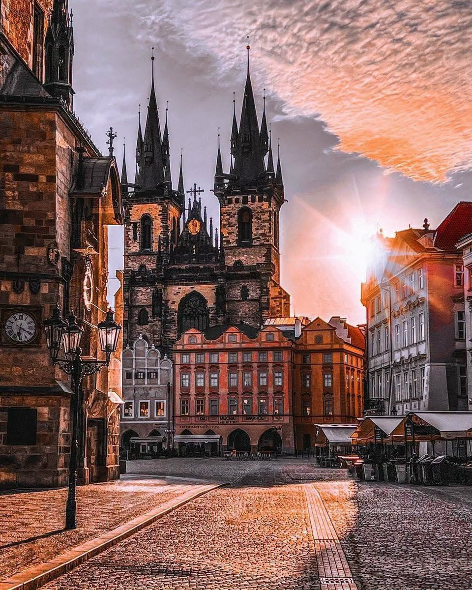 ForeverPhotos88's tweet photo. Prague, Czech Republic 🇨🇿 https://t.co/wL1aocA7rh