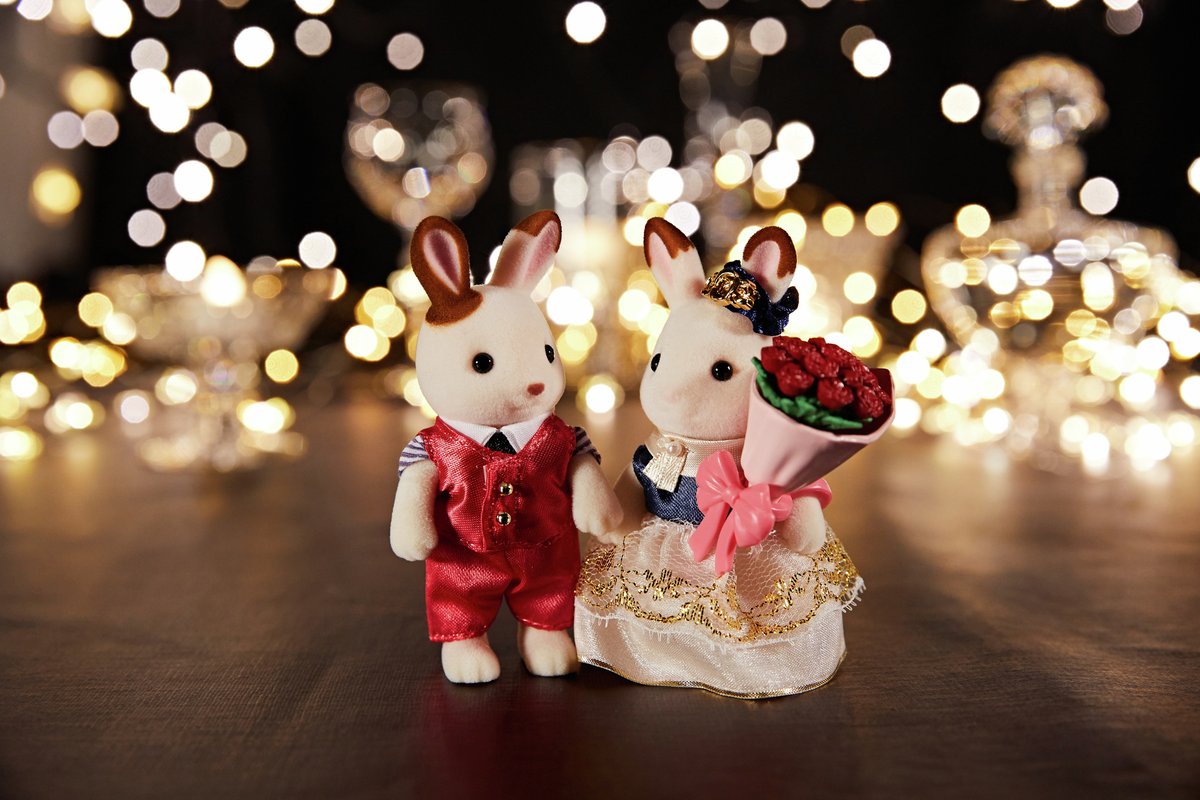 SylvanianEC_JP's tweet photo. ／
⬇️ℝ𝕖𝕤𝕥𝕠𝕔𝕜 𝕀𝕥𝕖𝕞𝕤
＼

1995年に発売された「赤い屋根の大きなお家」のミニチュアと、アライグマの赤ちゃんのセット✨
『ミニチュアハウスコレクション　赤い屋根の大きなお家（1995）』
https://t.co/YOJy0aeQmi

シナモンウサギのお兄さんウィリアムと、ショコラウサギのお姉さんステラのセット。手をつなげる特別なお人形です💕
『街のすてきなカップル』
https://t.co/Xb0VetspRz