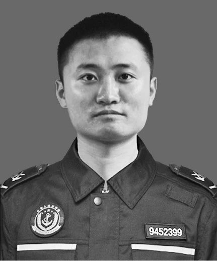 zmx8067's tweet photo. 記住他們的名字：衣昕玉、程龍

2025年8月11日在🇨🇳中國南海，執行海上維權行動中英勇犧牲，被追認為中國共產黨黨員。🙏

我們必須立即行動起來，絕不能讓悲劇再次發生！🤔 https://t.co/XQOANjVfdu