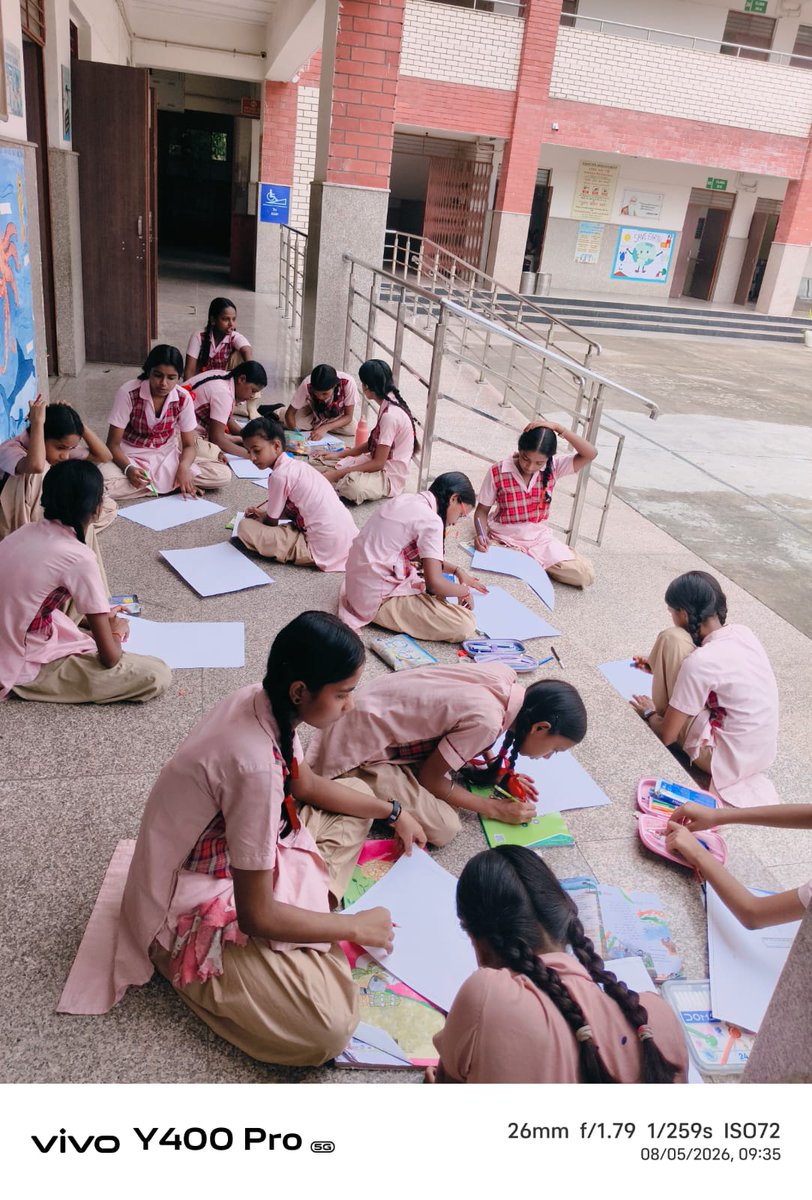 SKVNO2EOK's tweet photo. Drawing Competition at CM Shri school , East of Kailash #HargharTiranga #HGTeducationDelhi #AzadiKaAmritMahitsav https://t.co/WFPHQee4Hb