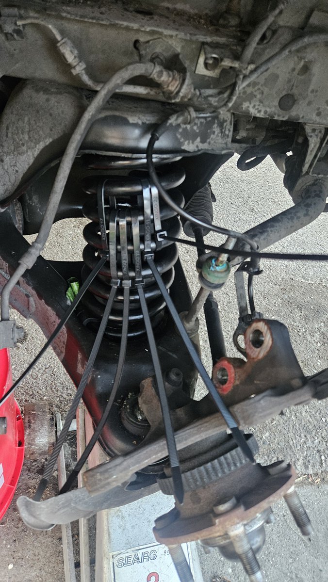 Mozzhiato's tweet photo. Time to remove the lowering spring 👍 https://t.co/Q7XsP82Mjk