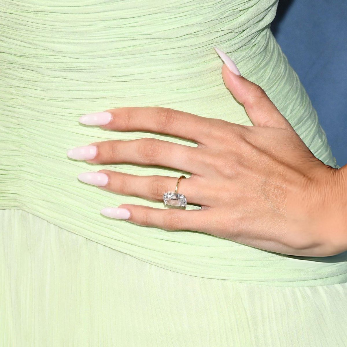 madisonchart's tweet photo. A close-up of Madison Beer’s engagement ring to Justin Herbert, at Variety’s Power of Young Hollywood. https://t.co/xKlYZM3iiR