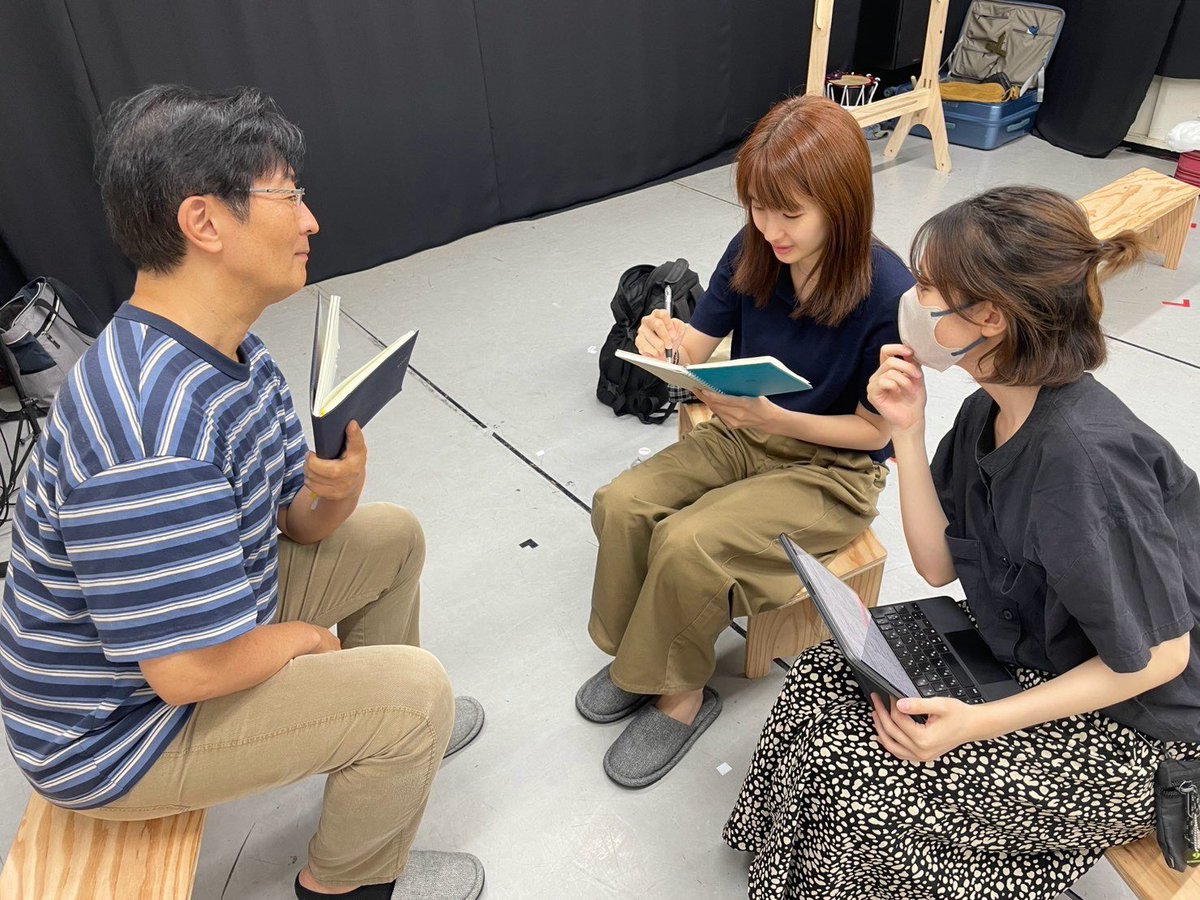 realpachimons's tweet photo. 緊急会議📖✐ https://t.co/qkJtDiJITa