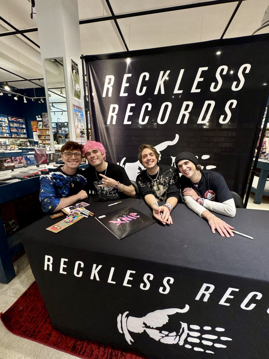 talemsplash's tweet photo. Sometimes it takes meeting one of your heroes to get yourself out of a creative block @waterparks @awsten It was a total joy meeting all three of you guys! https://t.co/PdmGu2d69Z