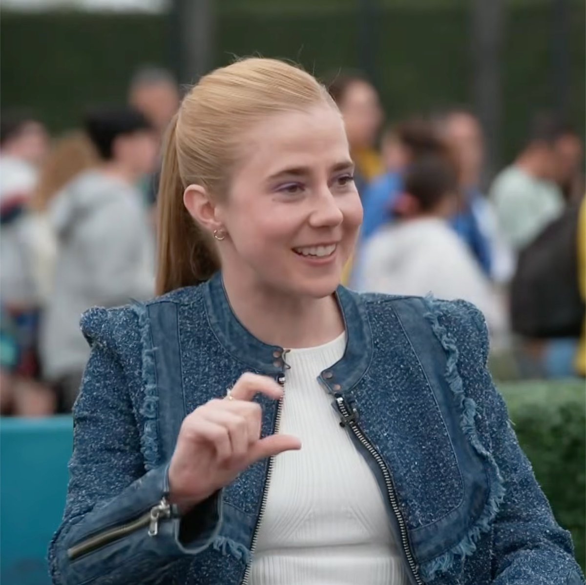 detailspecialst's tweet photo. the subtle purple eyeshadow she was wearing this day is sooooooo cute https://t.co/v2YMehMUbV