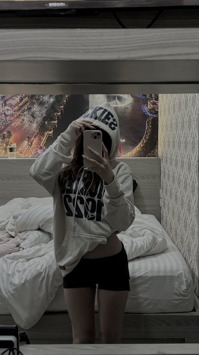 valsxx___'s tweet photo. [QUEER FRIENDSHIP APPLICATION]
name: val
age: 25
occupation: something related to money
zodiac: sagittarius 
height: 157
hobby: doing nothing??
fun fact: have no idea https://t.co/1nLnaRfbOy