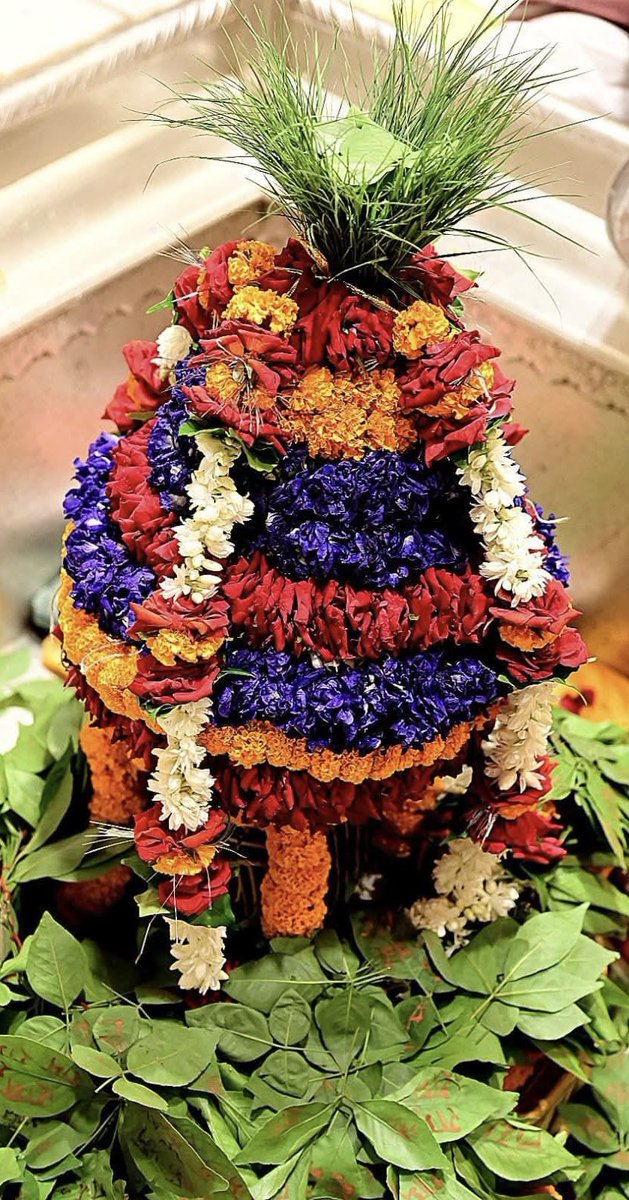 12Jyotirling's tweet photo. श्री काशी विश्वनाथ ज्योतिर्लिंग मंगला आरती श्रृंगार | 06.08.2026

Shri Kashi Vishwanath Jyotirlinga Mangala Aarti Shringar | 06.08.2026 https://t.co/twCCnE1ebu
