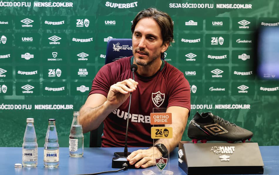 Alexsandercrvg's tweet photo. O Fluminense de Zubeldia atuando no Maracanã:

Total de jogos: 37

Vitórias: 25
Empates: 6
Derrotas: 6 (4 para o Vasco)

Confira os jogos detalhadamente:

✅Fluminense 2-0 Botafogo
✅Fluminense 3-0 Atlético-MG 
✅Fluminense 1-0 Juventude
❌ Vasco 2-0 Fluminense
✅Fluminense 1-0 Internacional 
✅Fluminense 1-0 Ceará
✅Fluminense 1-0 Mirassol
✅Fluminense 2-1 Flamengo
✅Fluminense 6-0 São Paulo
✅Fluminense 2-0 Bahia
❌ Vasco 2-1 Fluminense
✅❌Fluminense 1-0 Vasco - (Nos pênaltis: Flu 3-4 Vasco)
✅Fluminense 2-1 Madureira
✅Fluminense 2-1 Flamengo
✅Fluminense 2-1 Grêmio 
✅Fluminense 1-0 Maricá
✅Fluminense 1-0 Botafogo
✅Fluminense 3-1 Bangu
🟨Fluminense 1-1 Vasco
🟨❌Fluminense 0-0 Flamengo - (Nos pênaltis Flu 4-5 Flamengo)
✅Fluminense 3-2 Athletico-PR
❌ Vasco 3-2 Fluminense
✅Fluminense 1-0 Atlético 
✅Fluminense 3-1 Corinthians 
❌Fluminense 1-2 Flamengo 
❌Fluminense 1-2 Ind. Rivadávia 
✅Fluminense 2-1 Chapecoense 
🟨Fluminense 2-2 Vitória 
✅Fluminense 2-1 Operário
✅ Fluminense 2-1 São Paulo 
✅ Fluminense 2-1 Bolívar
✅ Fluminense 3-1 La Guaíra
✅Fluminense 6-1 Nova Iguaçu - Amistoso 
✅Fluminense 2-0 Bahia - Amistoso 
🟨Fluminense 1-1 Bragantino 
🟨 Fluminense 0-0 Bahia
🟨 Fluminense 0-0 Vasco
❌Fluminense 1-3 Vasco