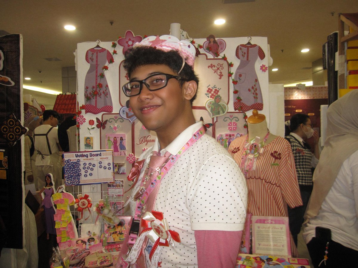 tamnextdoorz's tweet photo. eh maaf mau post booth paling centil ini lagi https://t.co/ozC5e2wJy6