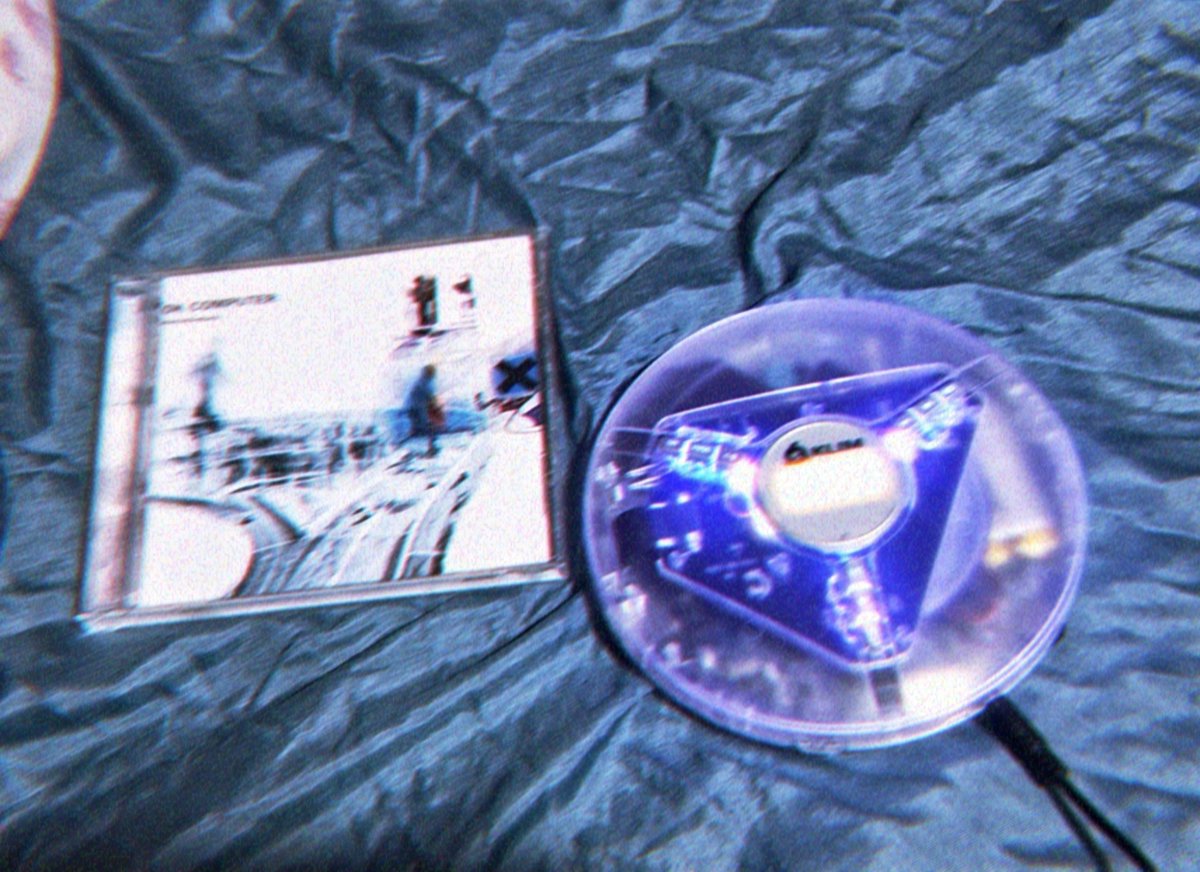 deslumbraram's tweet photo. #performando ouvindo meu radiohead aqui 💿🐾 https://t.co/2ci2cGwWBo