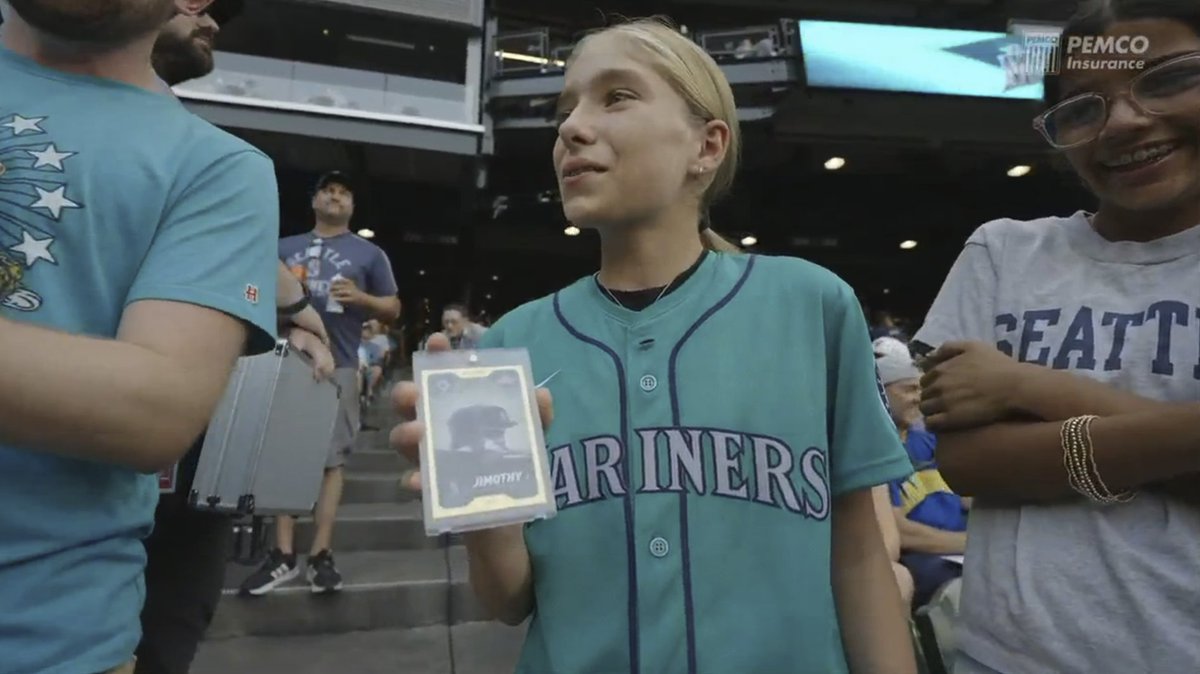Trip_McN33ly's tweet photo. it's Jimothy night! This lucky 13-year-old fan takes home the 1 of 1 GOLD Jimothy card at @TMobilePark #repdetroit https://t.co/tESPJfQHUq