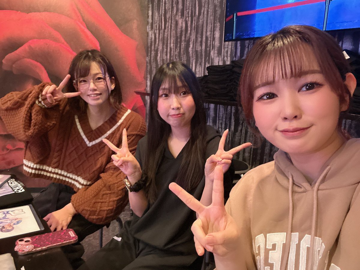 a_youpot's tweet photo. 今日のTikTokライブは

21:00~1人
21:30~💛❤️🧡コラボ配信

https://t.co/XNq5F6HEOE https://t.co/paGN4neN6E