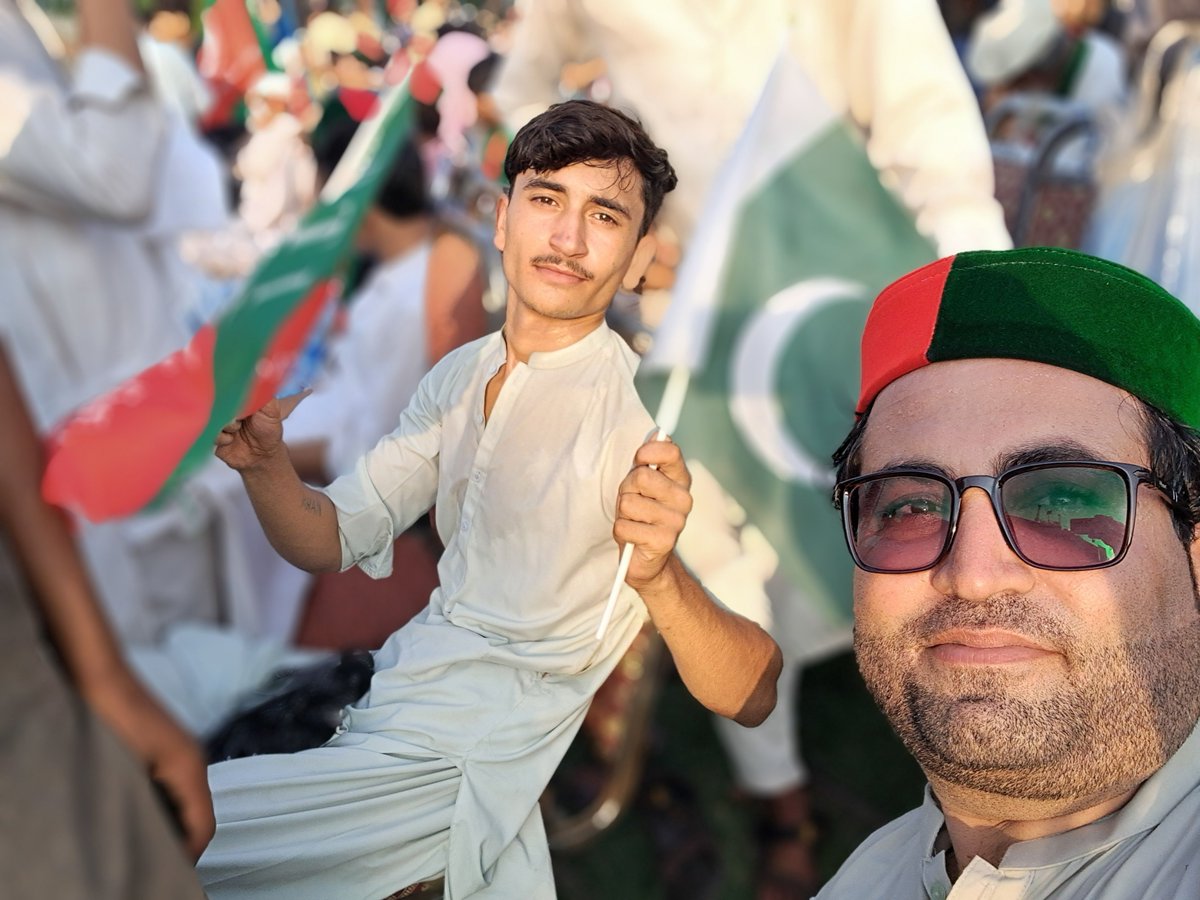 saqibkhattak72's tweet photo. #peshawer #jalsa
#awami #field #marshal
#imran #ahmad #khan #niazi
Asim munir salute once more time for country to ik not for ego
#hamidmir #ispr https://t.co/aKrdIDDoyG