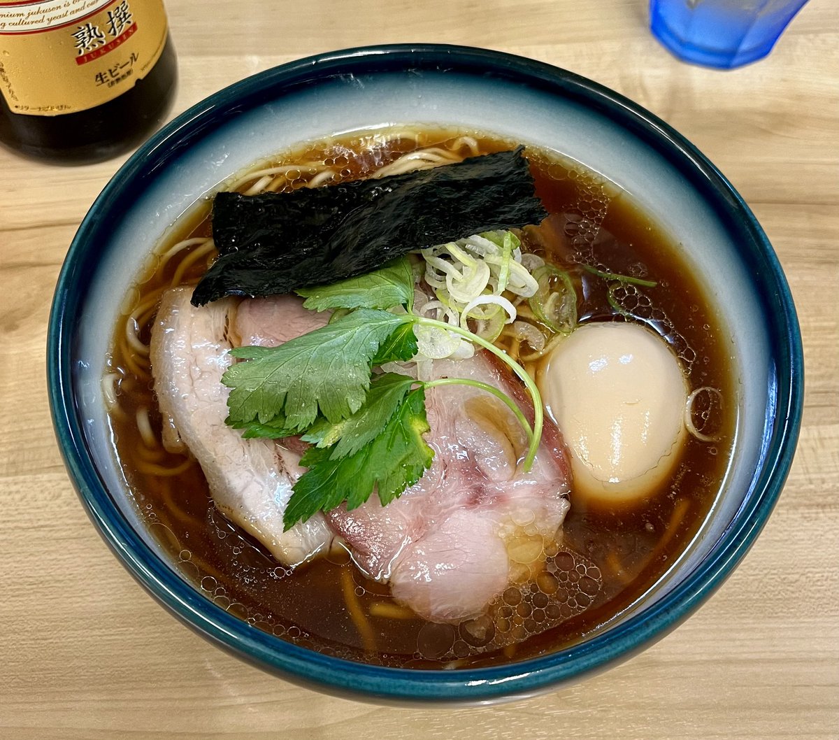 prince_may_'s tweet photo. たまたま仕事を早く切り上げられたので🍜ラーメン食べたいなーと思ったら水曜日でも営業しているこちら💁

✨醤油らぁ麺 味玉✨

ラーメン欲求を完璧に満たす一杯🤤🙏🙇

#有彩 #NK https://t.co/37PEgIH0rk