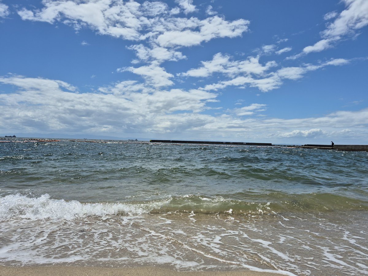 dog0h's tweet photo. あぢぃなぁ
って事で須磨海水浴場で一人誕生会 https://t.co/l2yb45K5rh
