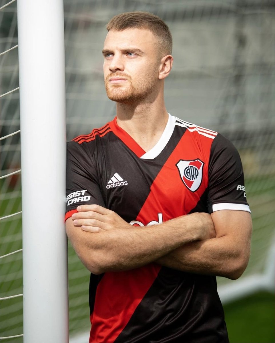 frabigol's tweet photo. Es lo más CÓMICO que veo desde que soy hincha de River, ya no da enojo, da risa:

Trajeron de Europa a Lucas Beltrán para que sea SUPLENTE de BORRÉ y que el técnico lo deje AFUERA en la serie más importante del semestre.

No tengo palabras, el técnico es bostero. https://t.co/Bcs2ADqcfb